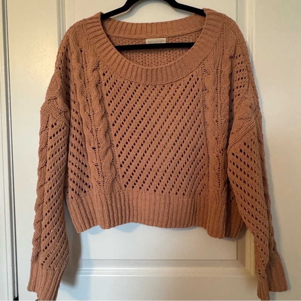 Urban Outfitters Women's Tan Cropped Cable Knit Medium Sweater